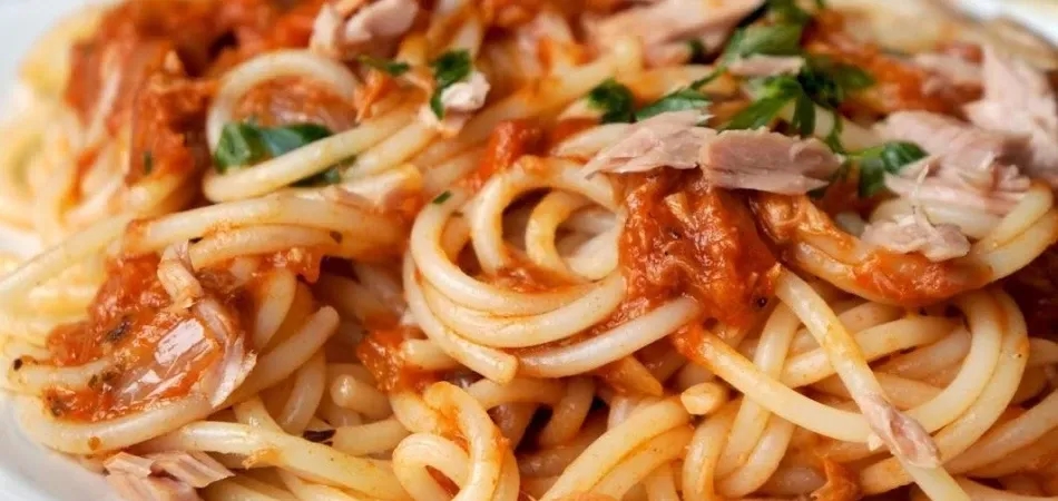 Szybkie i proste spaghetti z tuńczykiem – idealne na obiad
