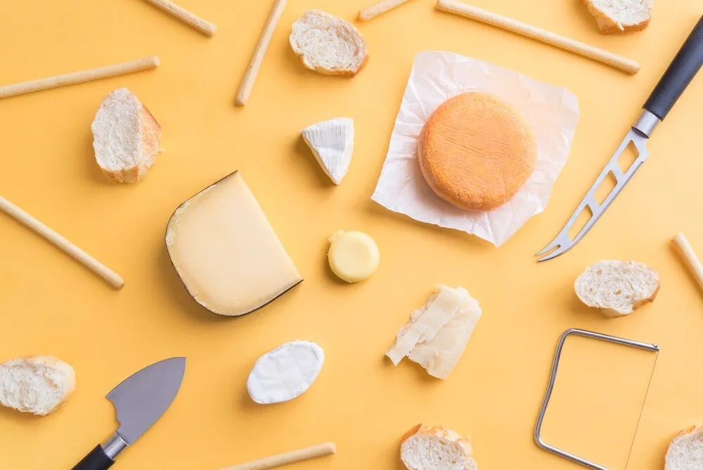 Jaki ser do carbonary zamiast parmezanu? Oto najlepsze zamienniki