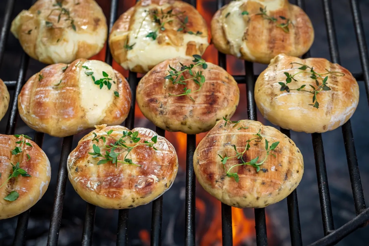 Ser halloumi z czym podawać – wyjątkowe połączenia, które zaskoczą