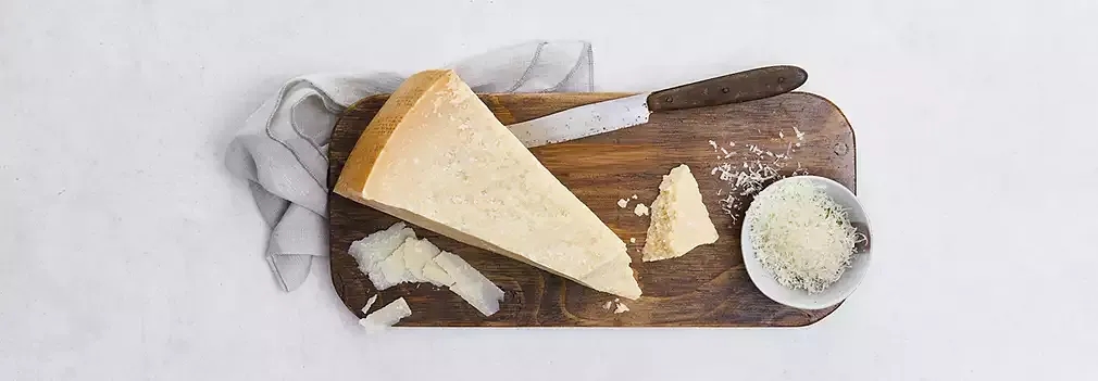 Gdzie kupić parmezan w Polsce? Najlepsze miejsca i oferty